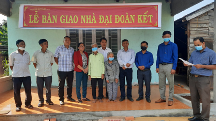 UBMTTQ Việt Nam huyện Ea H’Leo trao nhà đại đoàn kết cho hộ nghèo ở xã Ea H’Leo
